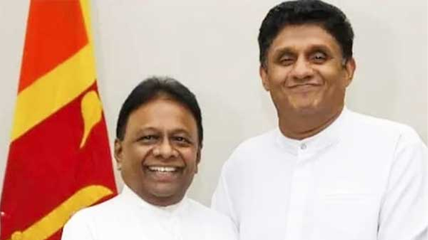 හෙණ ගහද්දි එලියට දාන්න යකඩයක් හොයපු සජිත්ට හමු වූ පුංචි හිරමණය !