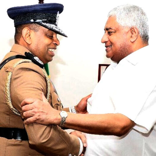දේශබන්දු අත්අඩංගුවට ගන්න ආණ්ඩුවට ඕන නැති බව තහවුරුයි. අතුරු තහනමක් ඉල්ලා දේශබන්දුගෙන් රිට් පෙත්සමක්